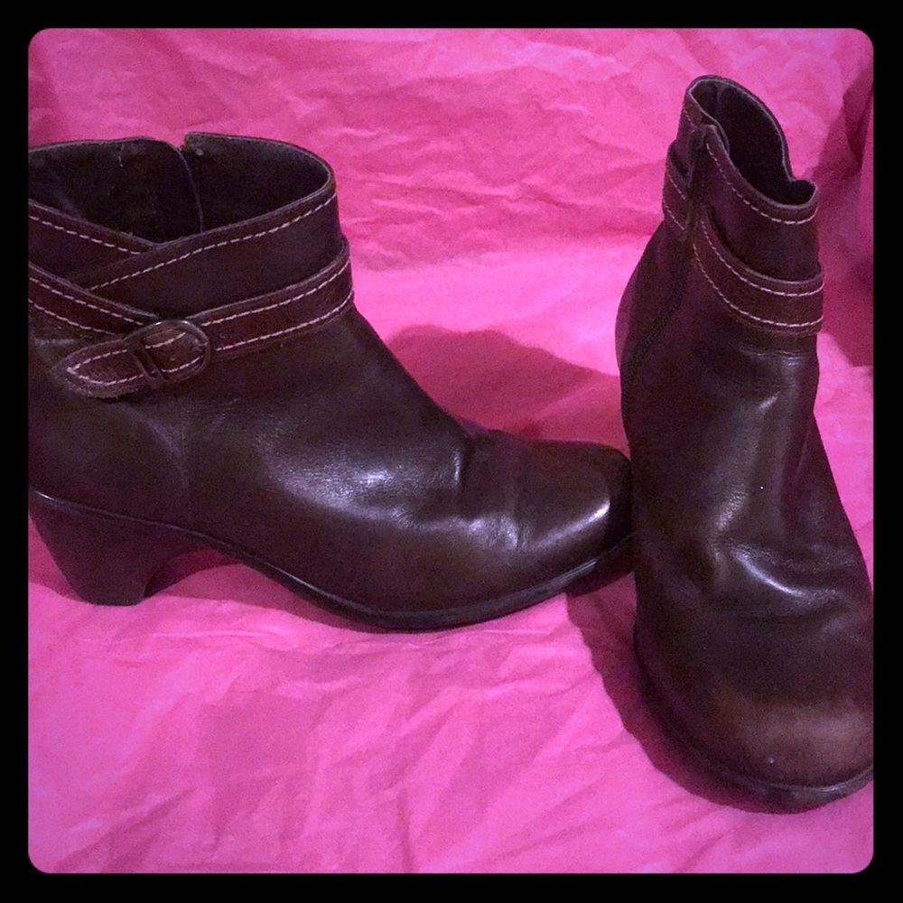 Brown ankle boots 👢